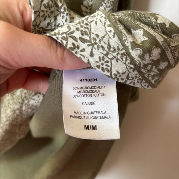🎉4/30$🎉 Lucky Brand Olive Print T-Shirt Medium - Picture 4 of 5